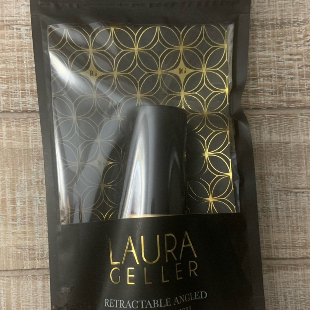 LAURA GELLER RETRACTABLE ANGLED KABUKI FOUNDATION BRUSH